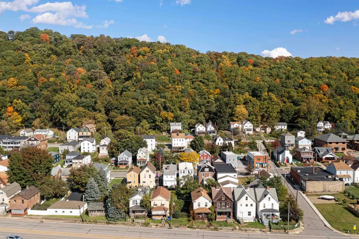 Aerial image of homes in Leetsdale