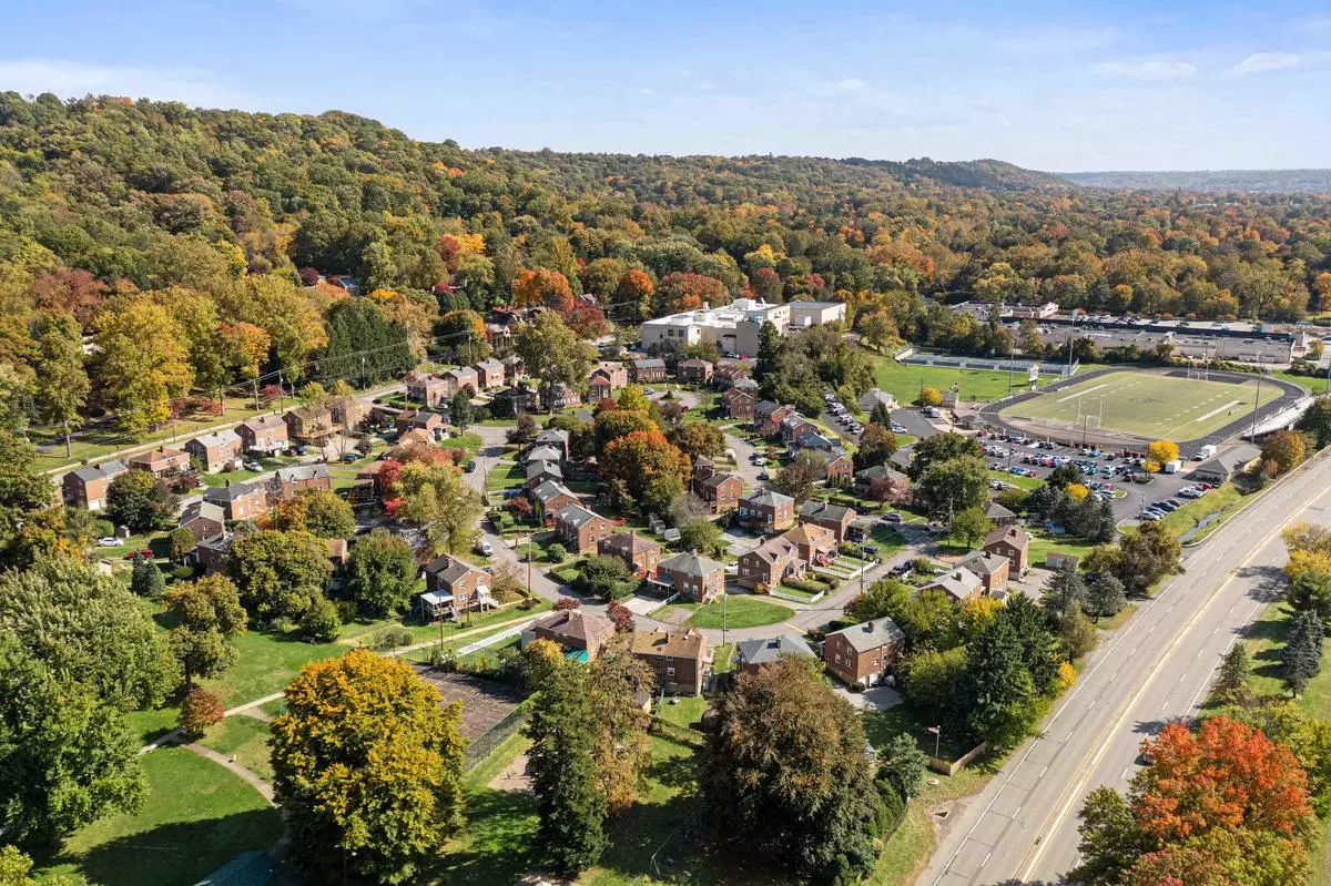 Leetsdale Town Photo